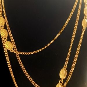 Monet loop gold chain